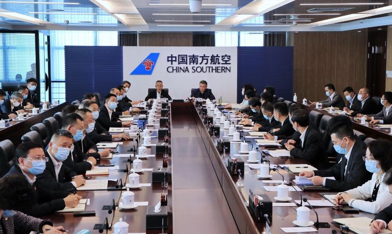 南航集团举办学习贯彻六中全会精神宣讲报告会